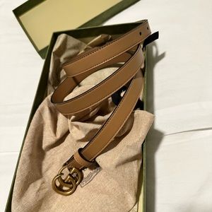 Gucci Thin belt with Double G buckle in Tan